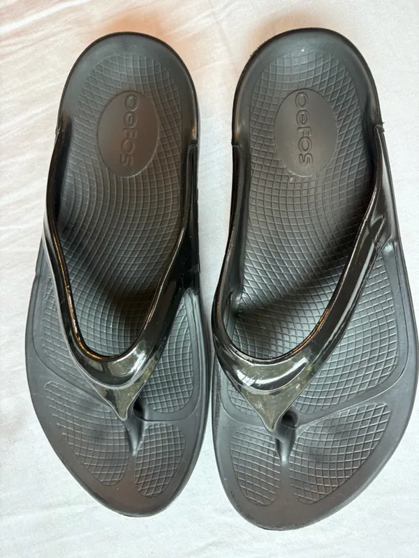 OOFOS OOlala Black Thong Recovery Sandals Flip Flops Women’s 9 - Image 4