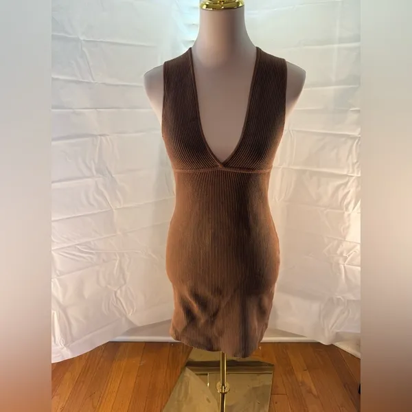 House of Harlow 1960 Brown Ribbed Midi Dress - Image 2