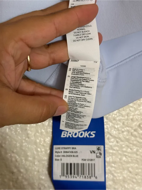 Brooks Light Blue Luxe Strappy Scoop Neck sports bra size Small NWT - Image 6
