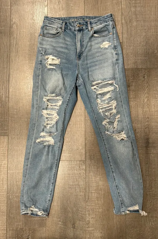 American Eagle Curvy Mom Jeans - Image 3