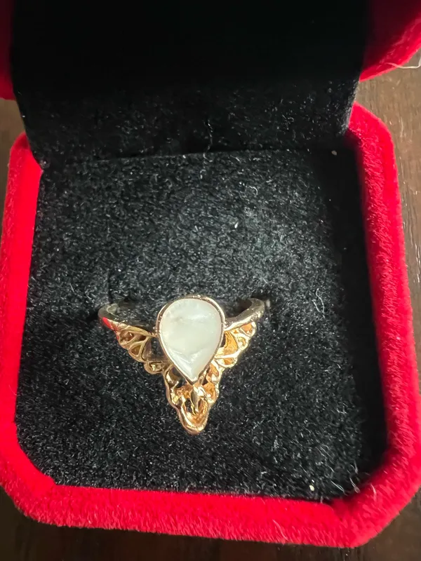 Gorgeous Golden with Gemstone Ring Size 7 - Image 2