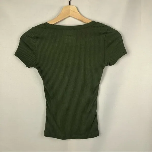 Hollister Hunter Green Ribbed Button Down Front Short‎ Sleeve T-Shirt XS - Image 2