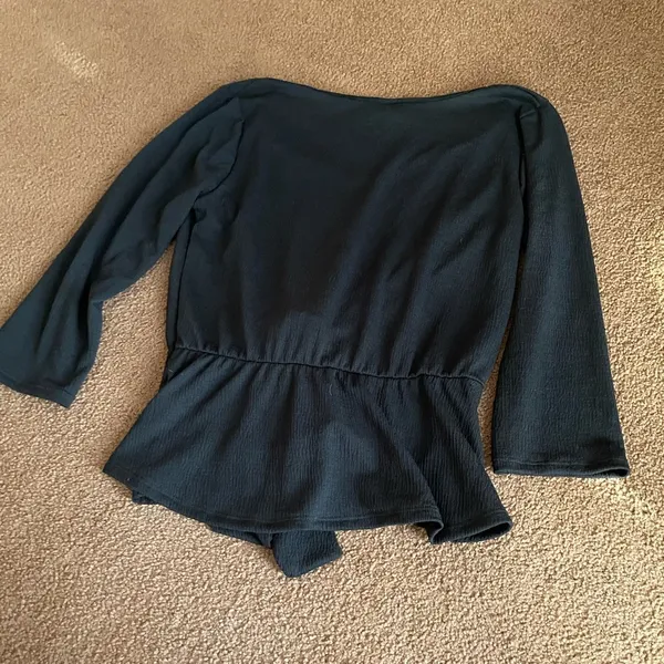 This&More black front knotted long sleeved top S - Image 8