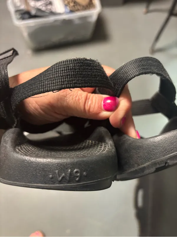 Women’s Chacos Black Strappy Outdoor Sandals size 9 - Image 2
