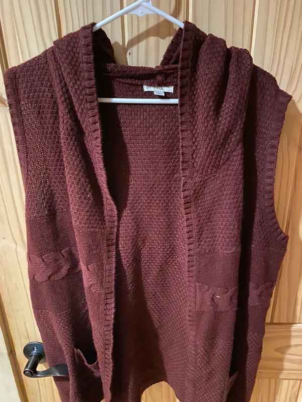 Cato Est 1946 Burgundy Sleeveless Sweater With Hood Size 18/20W - Image 3