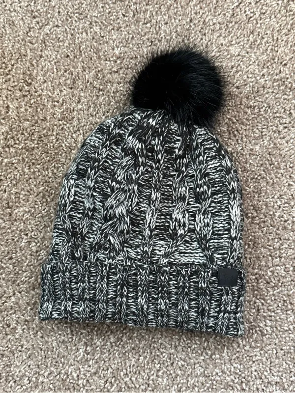 NWT Victoria’s Secret PINK Black White Cable Knit Sherpa Pom Beanie Hat - Image 2