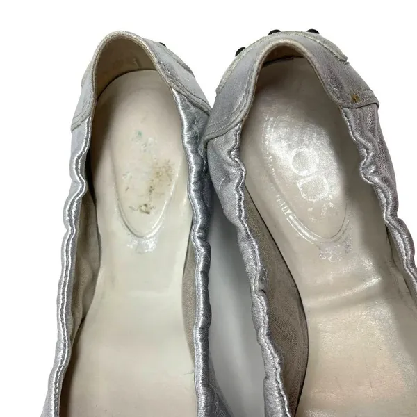 Tod's Silver Scrunch Ballet Flats with‎ Black Patent Leather Buckle Toe Size 9.5 - Image 7
