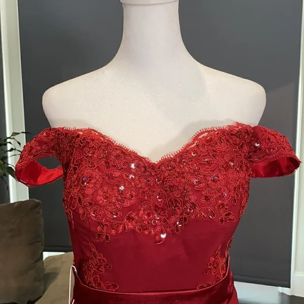 Women’s Deep Red Full Length Prom Party Formal Dress with Small Train Size 4 NWT - Image 2