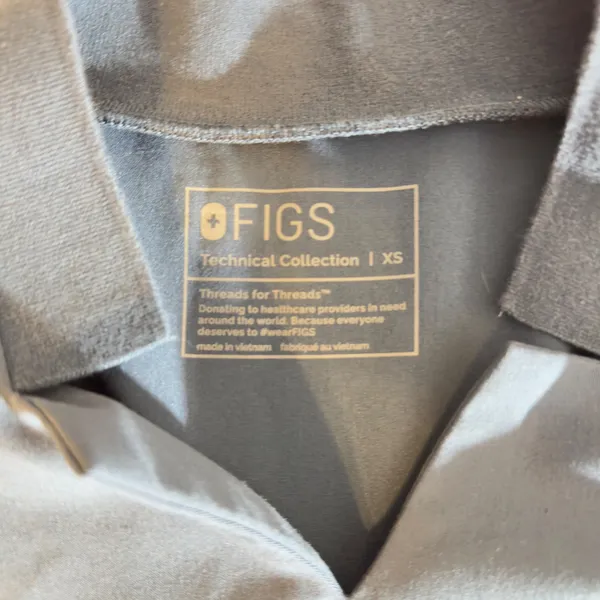 498 |‎ FIGS Technical Collection Blue Scub Top XS Medical Healthcare Uniform - Image 3