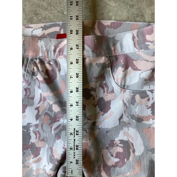 Spanx NWOT Jean-ish Ankle Leggings Womens Medium Floral Camo Print Pull On Denim - Image 3