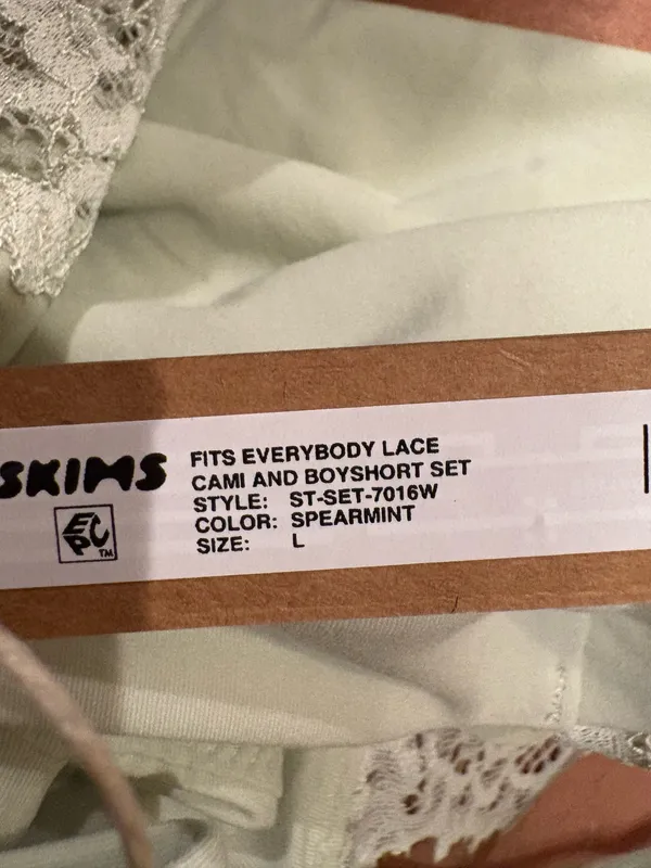 Skims fits everybody lace cami and boyshorts set Color speak - Image 3