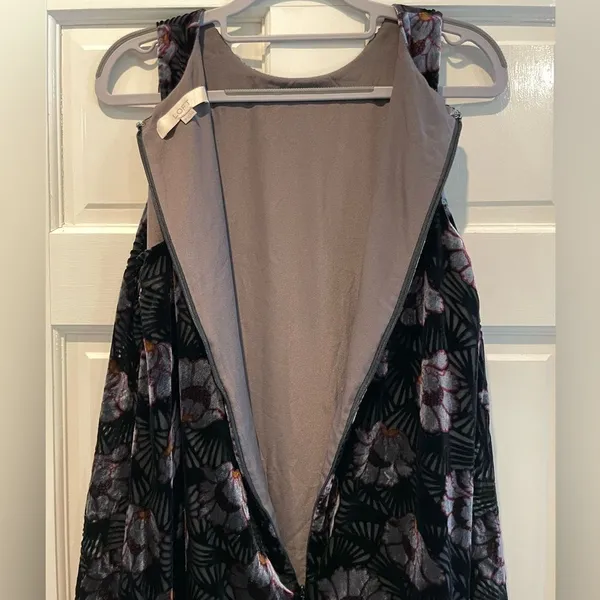 LOFT Iced Floral Velvet Swing Dress Black‎ Silver Red Women's Size Medium - Image 6