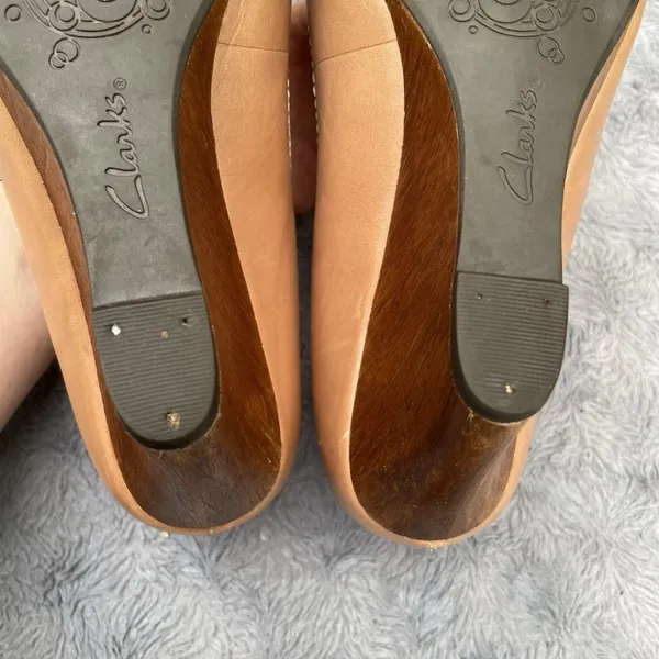 Clarks Indigo Purity Snow Tan Leather Wedge Pumps 9.5 Wooden Heel Casual - Image 15
