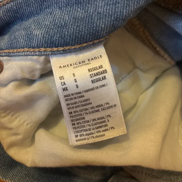American Eagle Distressed Jeans - Image 3