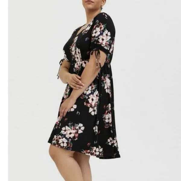 Torrid Pink Floral Studio Knit Short Tie Sleeve‎ V Neck Dress Size 1X - Image 2
