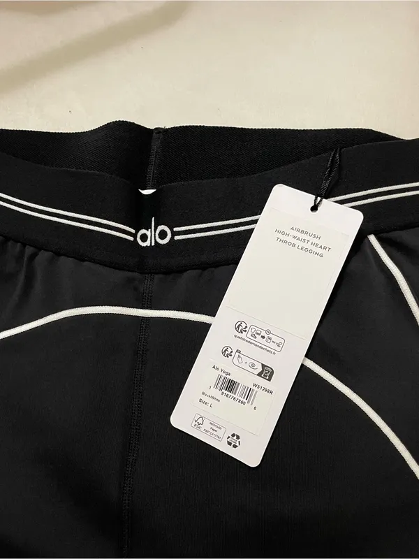 ALO Yoga NWT Airbrush High Waist Heart Throb Leggings Black White Size L - Image 12