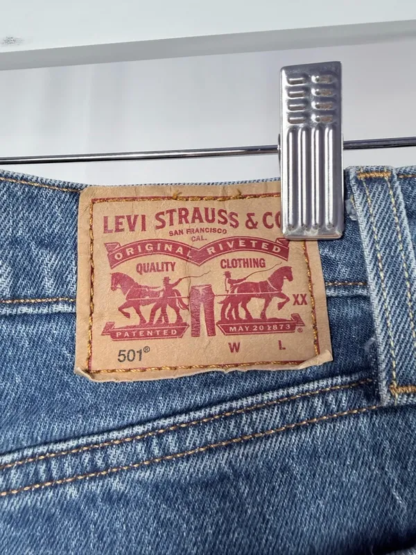 Levi's 501 Raw Hem Straight Leg Jeans in Medium‎ Blue Size 28 x 26 - Image 4