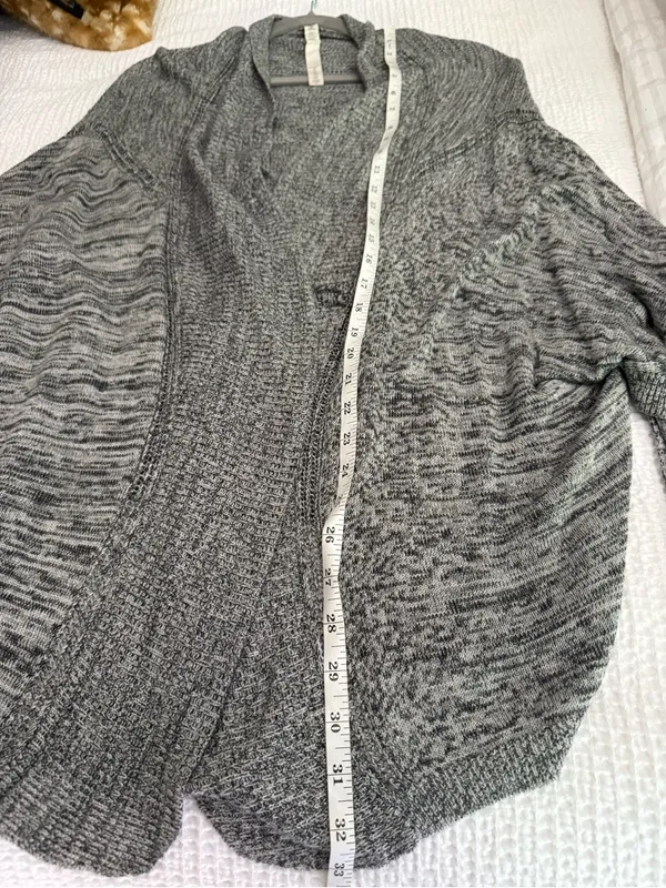 Lululemon Women's Breeze Easy Cardigan Wrap Sweater Gray Size XS / S Oversized - Image 7