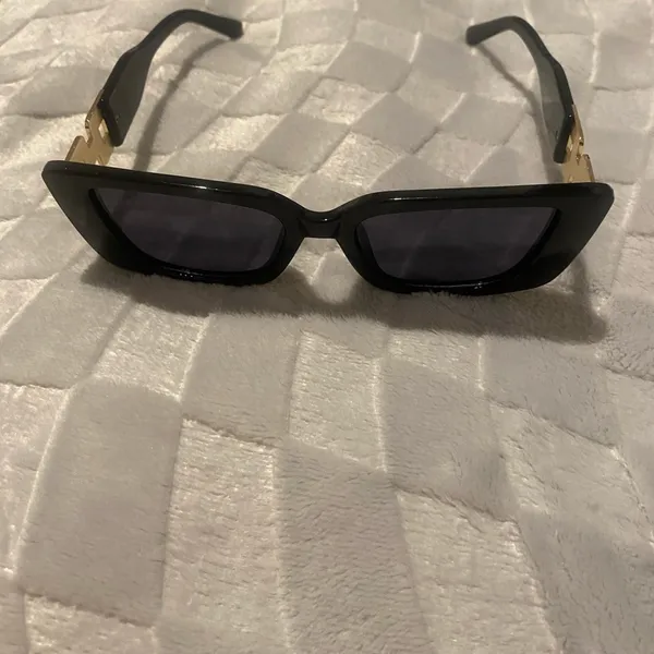 Sunglasses Bllack With Gold Trim.. Worn once - Image 4