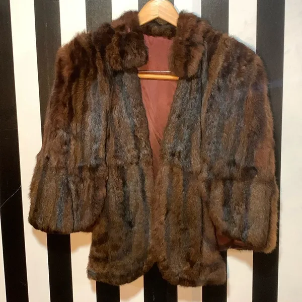 Luxury Vintage Real Fur 1940s Mink Cape/Vest/Stole Mint Condition Mob Wife Vibe - Image 2
