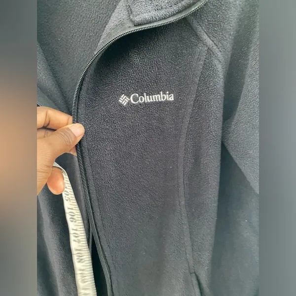 Sweatshirt with two front pockets and full zipper down - Image 4