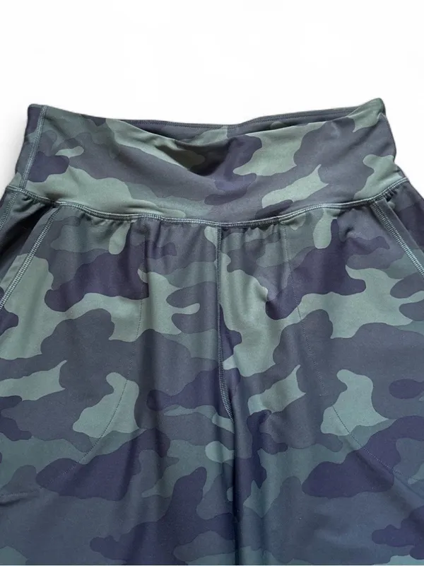 Old Navy Powersoft High-Rise Camo Jogger Olive & Black Athletic Women’s Size Med - Image 6