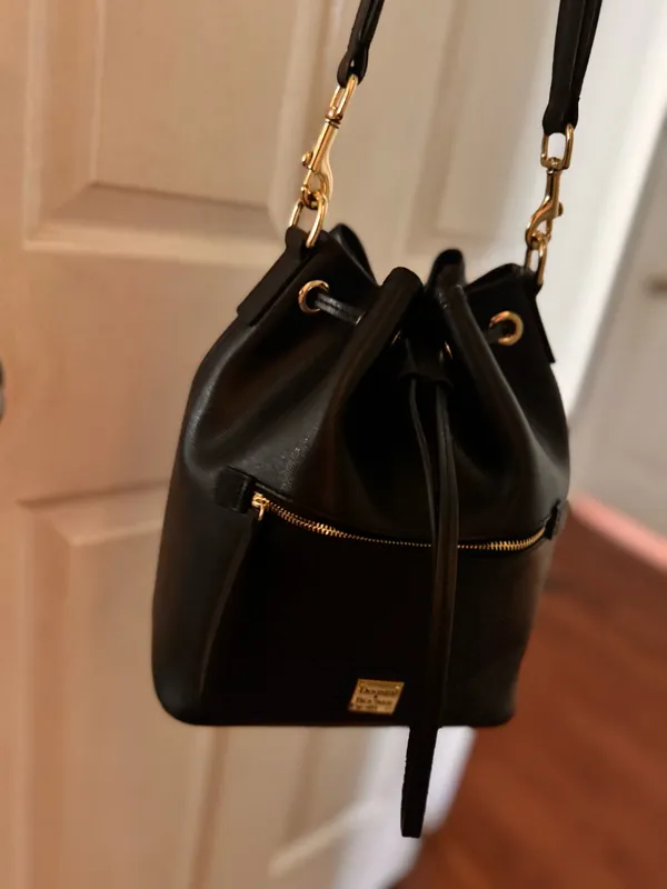 Dooney & Bourke Women's Drawstring in Pebble Grain Leather, Medium Sized Handbag with Drawstring Closure, Black Black - Image 6