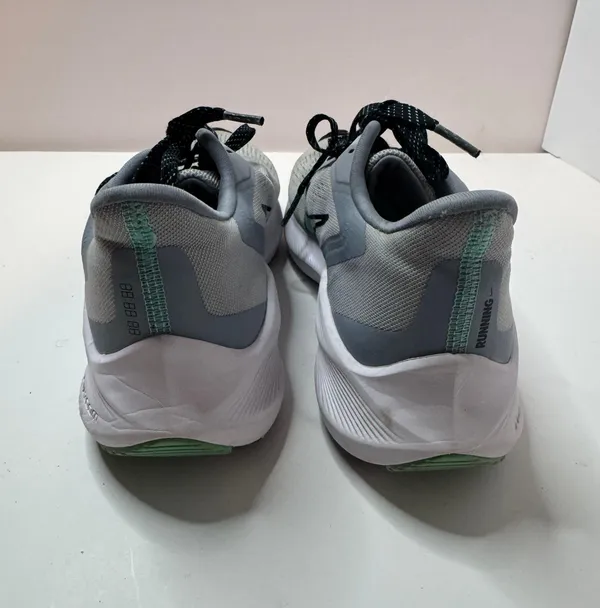 Nike Air Zoom Winflo 7 Size 7.5 Running Shoes - Image 4