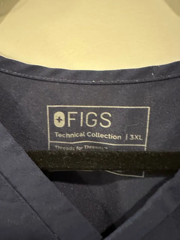 FIGS Catarina One Pocket Scrub Top - Image 9