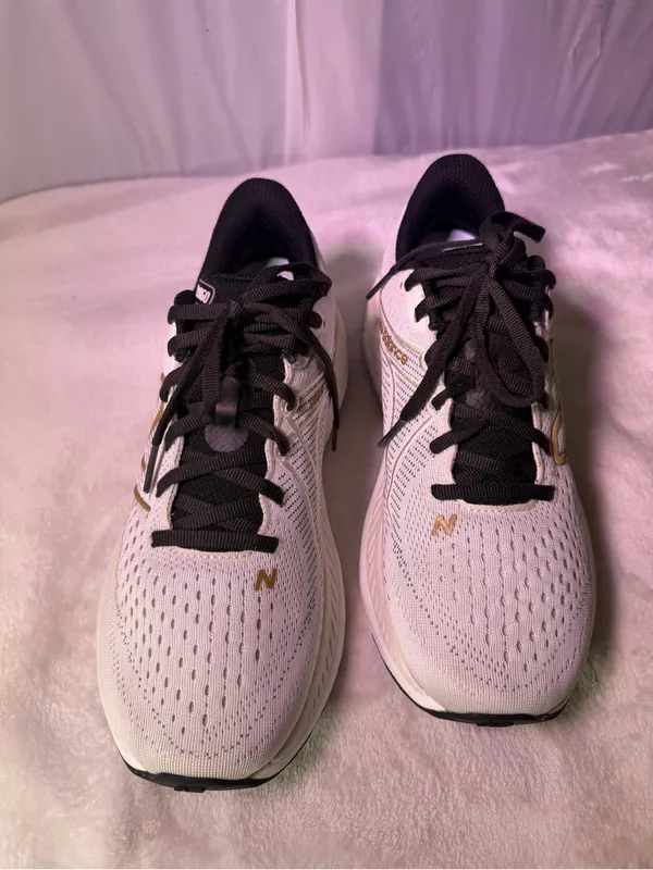 New Balance Women's White and Gold Athletic Running Shoe - Image 4