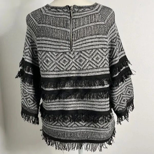 Gallarda Galante fringe geometric elbow length sweater. Size F. Size M. - Image 3