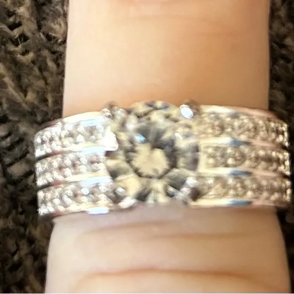 Elegant Silver Ring with Clear Stones Size 6 - Image 2