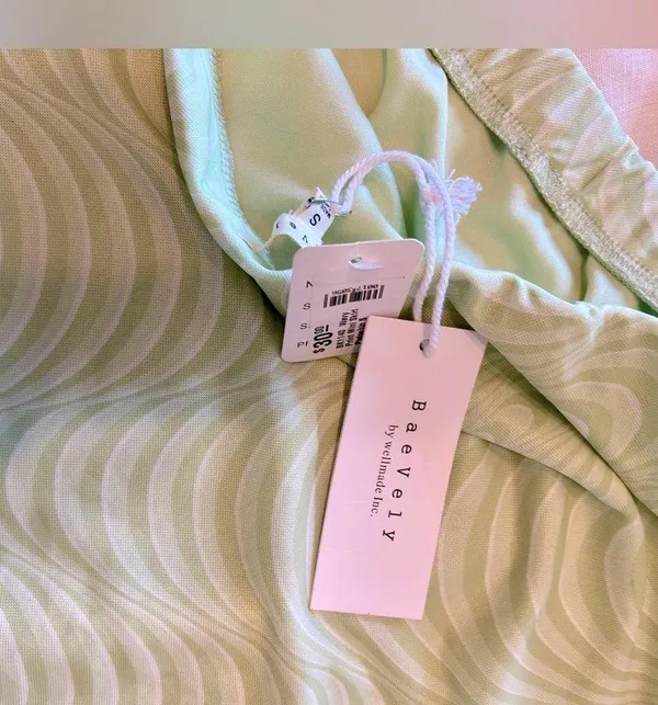 NWT green and white mini skirt - Image 3