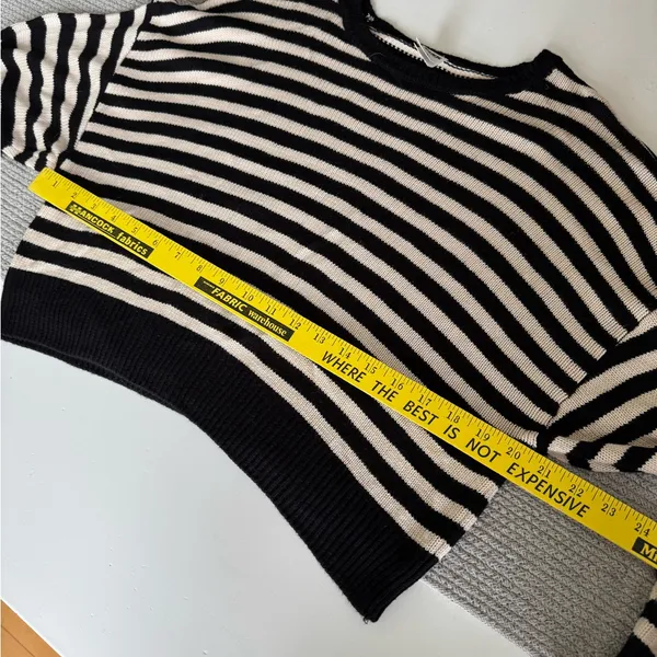 PINK Victoria’s Secret Black Ivory Striped Cropped Crewneck Sweater Sz Medium - Image 8