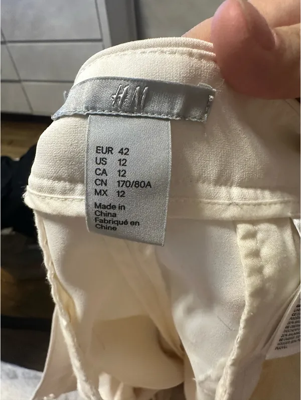 Hennes & Mauritz White shorts - Image 3