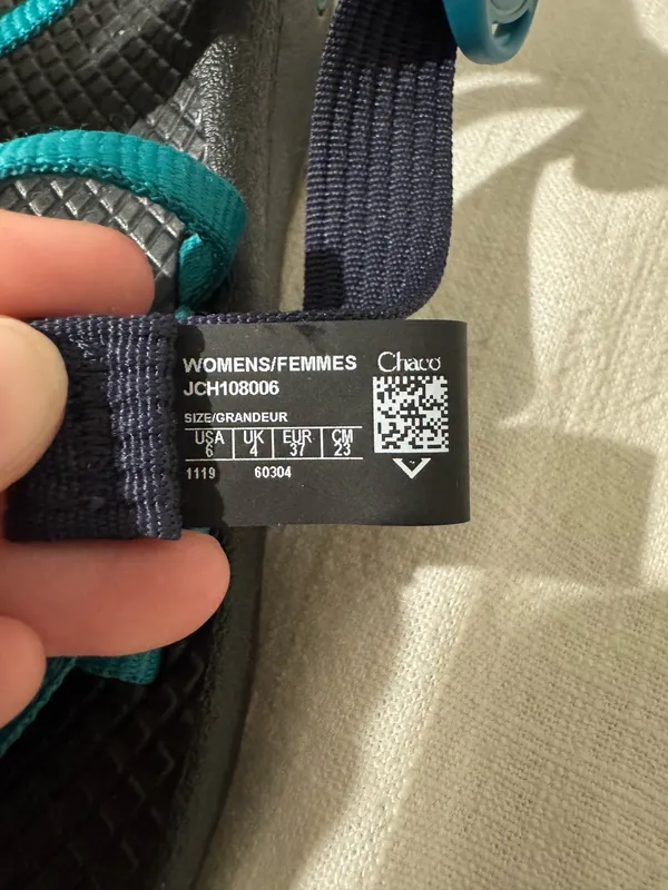 Chacos Sandals Women’s 6 blue - Image 4
