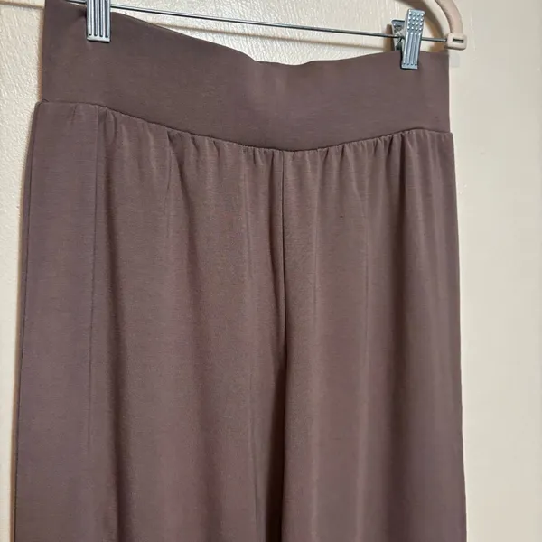 True & Co. Women's Any Wear Pants Cropped Wide‎ Leg Pant Mushroom Brown Small - Image 3