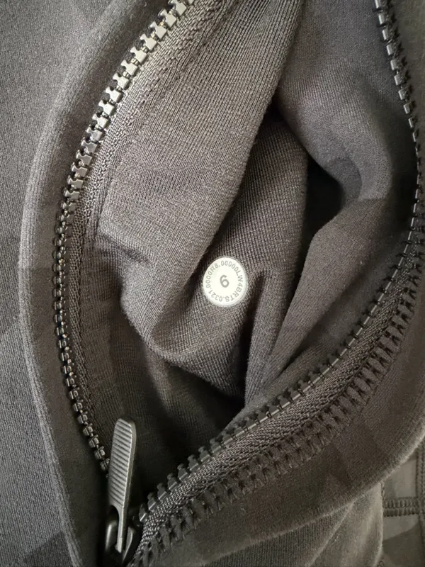 Lululemon Hooded Define Jacket Size 6 NWOT - Image 5