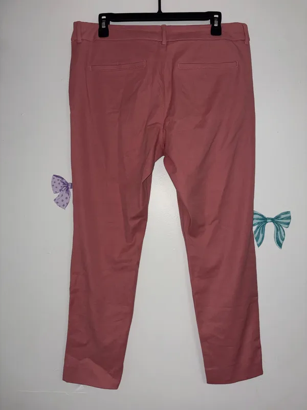 Old Navy Pixie Ankle pants in a dusty pink/rose color - Image 3