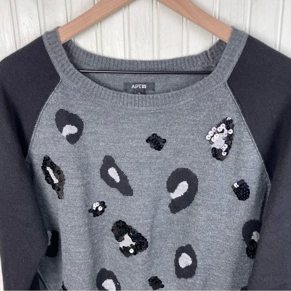 Apt. 9 Women's Leopard Print Sequin Embellished Crew Neck Sweater Size Large - Image 4