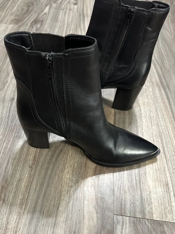 House of Harlow 1960 Black Leather Chelsea Ankle Boots - Image 11