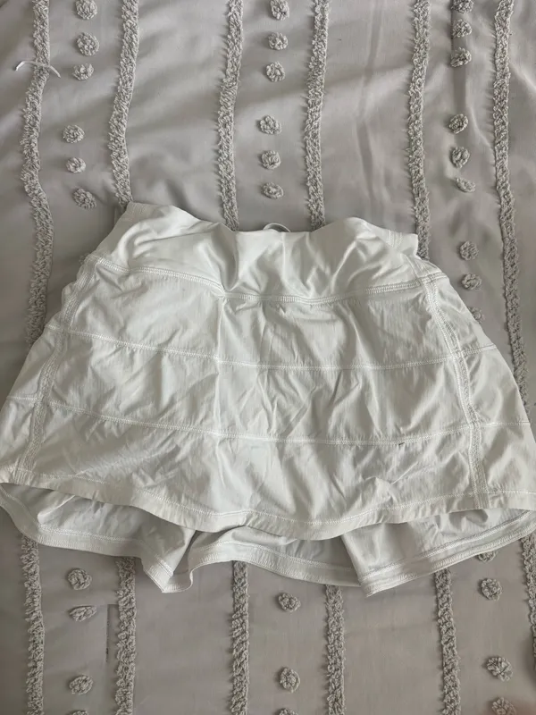 White lululemon skirt size 4 - Image 4