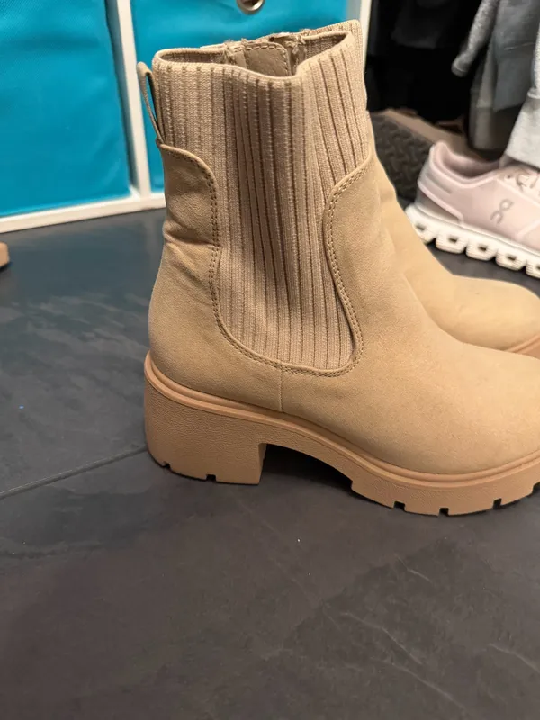 American Eagle Chunky Boots - Image 4