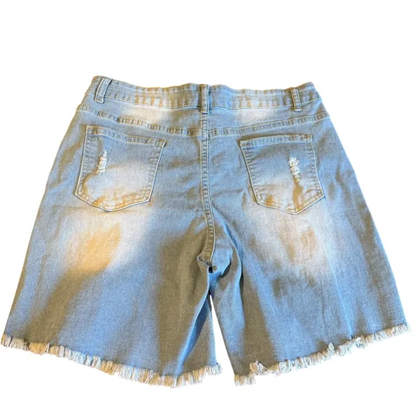 Denim Shorts Medium (Sz 8-10) Distressed NWOT Frayed Hem Light Wash - Image 2