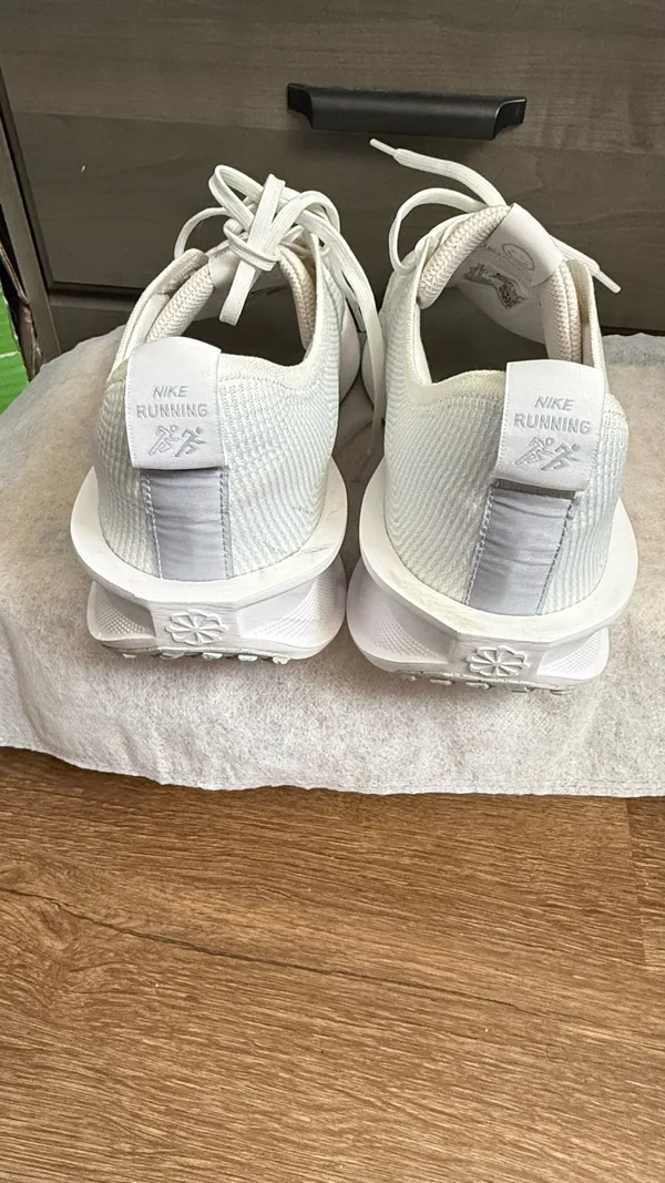 Nike Interact Run Womens Size 13 White Running Shoes - Image 3