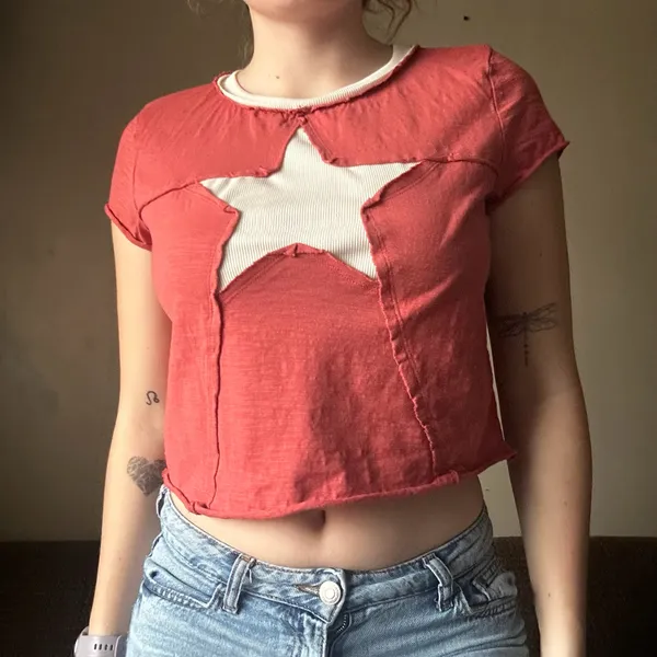 SheIn Star Patch Cropped Baby Tee Size M - Image 3