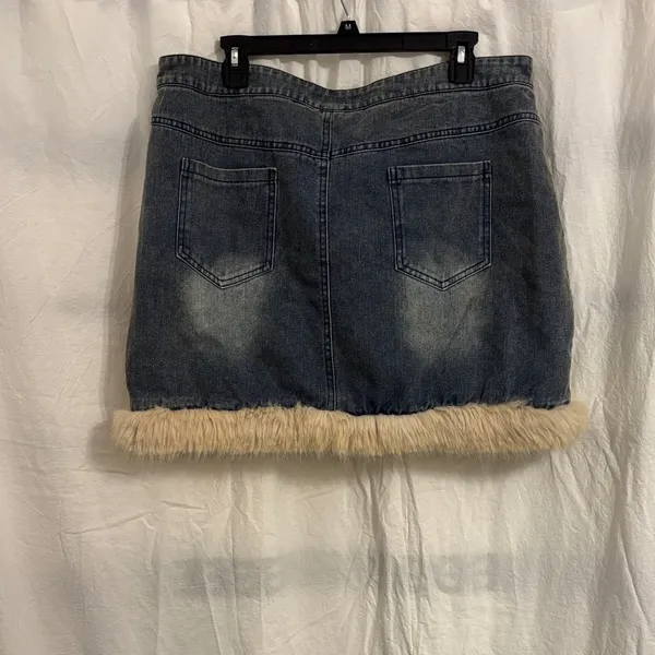 Chic Denim Mini Skirt with Faux Fur Trim - Image 5