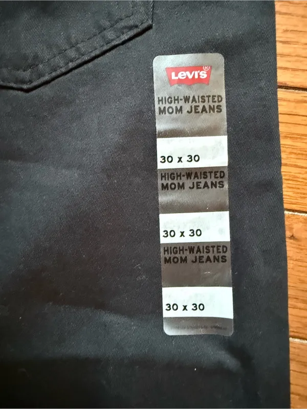 Levi's High Waisted Black Cotton Mom Jeans NWT Size 30x30 (10) Tapered Leg Denim - Image 4