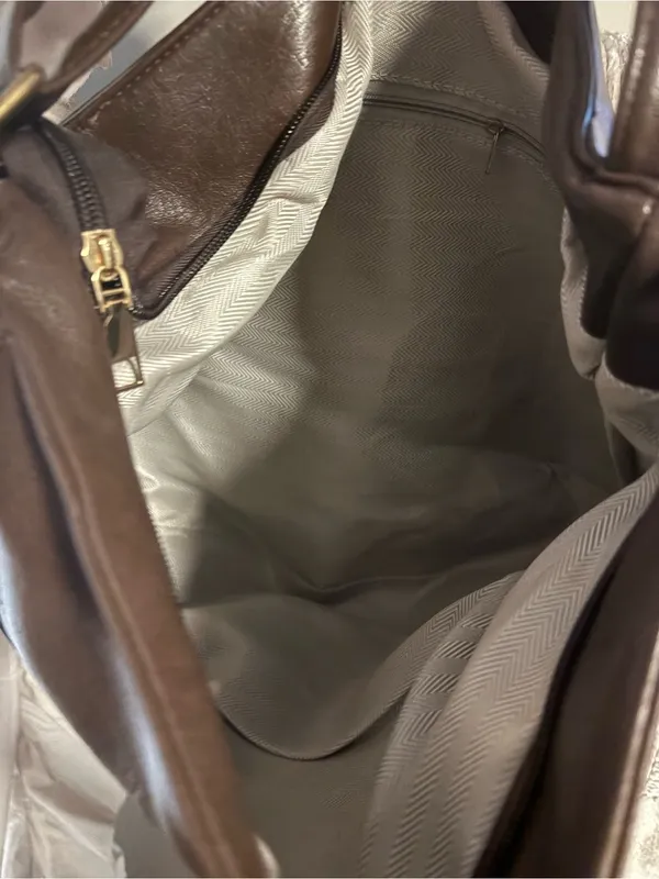 Classic Brown Leather Shoulder Bag - Image 2