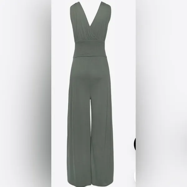 LASCANA Jumpsuit in Dark olive Green Size 4. - Image 3